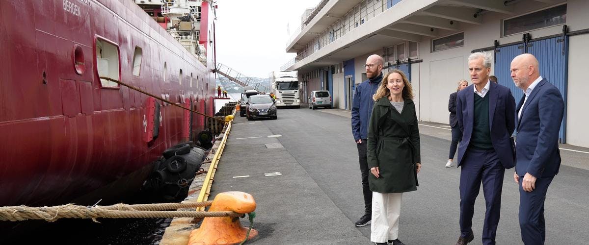Statsministeren besøkte Europas største landstrømanlegg for cruiseskip i Bergen