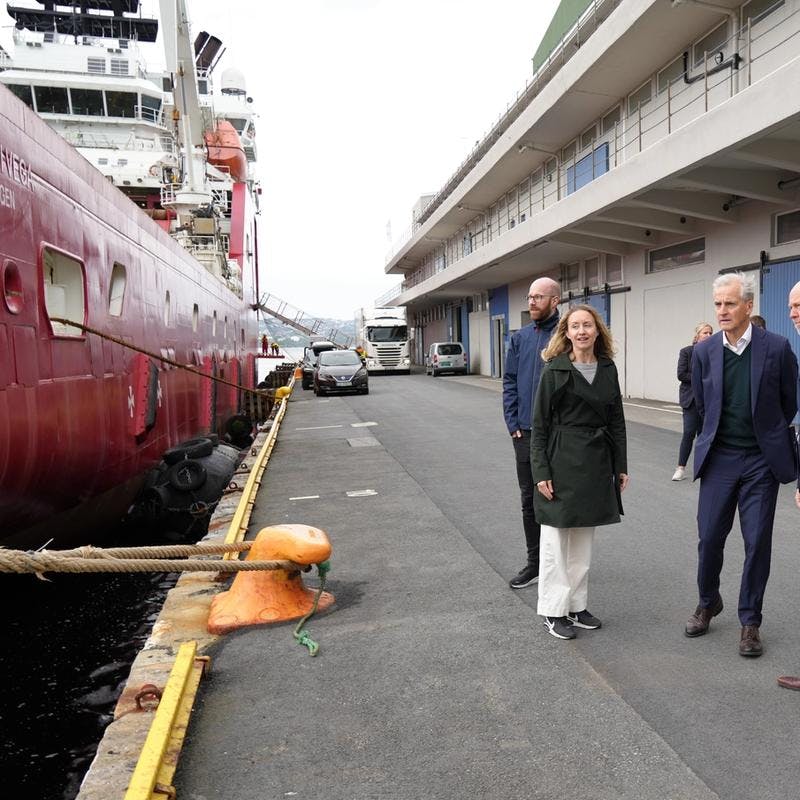 Statsministeren besøkte Europas største landstrømanlegg for cruiseskip i Bergen