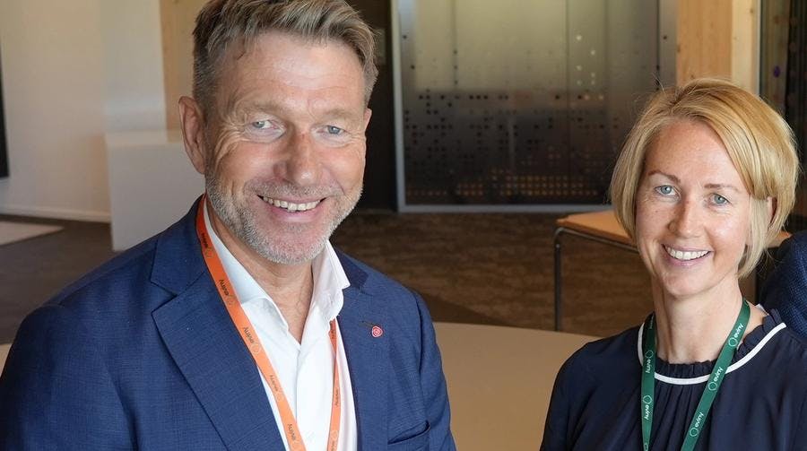 Olje- og energiminister Terje Aasland møtte ledelsen i Eviny til samtaler. Her med konstituert konsernsjef i Eviny, Kristin Aadland.