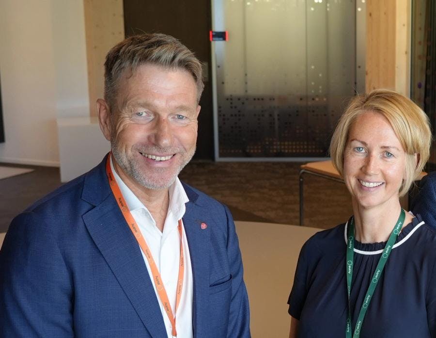 Olje- og energiminister Terje Aasland møtte ledelsen i Eviny til samtaler. Her med konstituert konsernsjef i Eviny, Kristin Aadland.